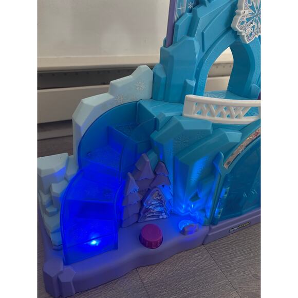 Fisher Price Little People Disneys Froze Elsa Ice Palace Playset - Picture 2 of 7